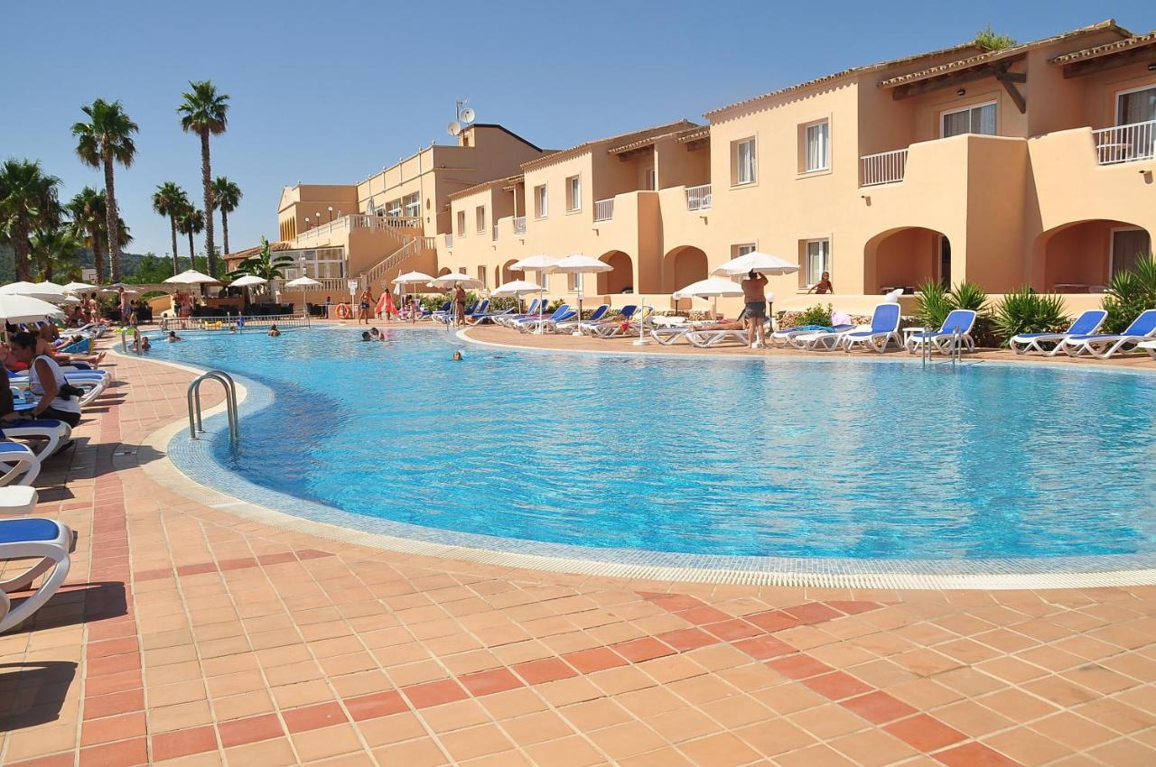 Hotel Arenas De Son Bou Esterno foto