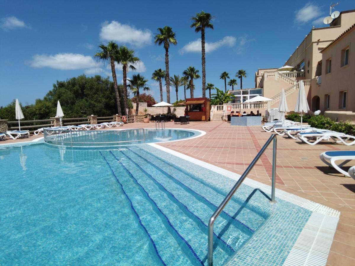 Hotel Arenas De Son Bou Esterno foto
